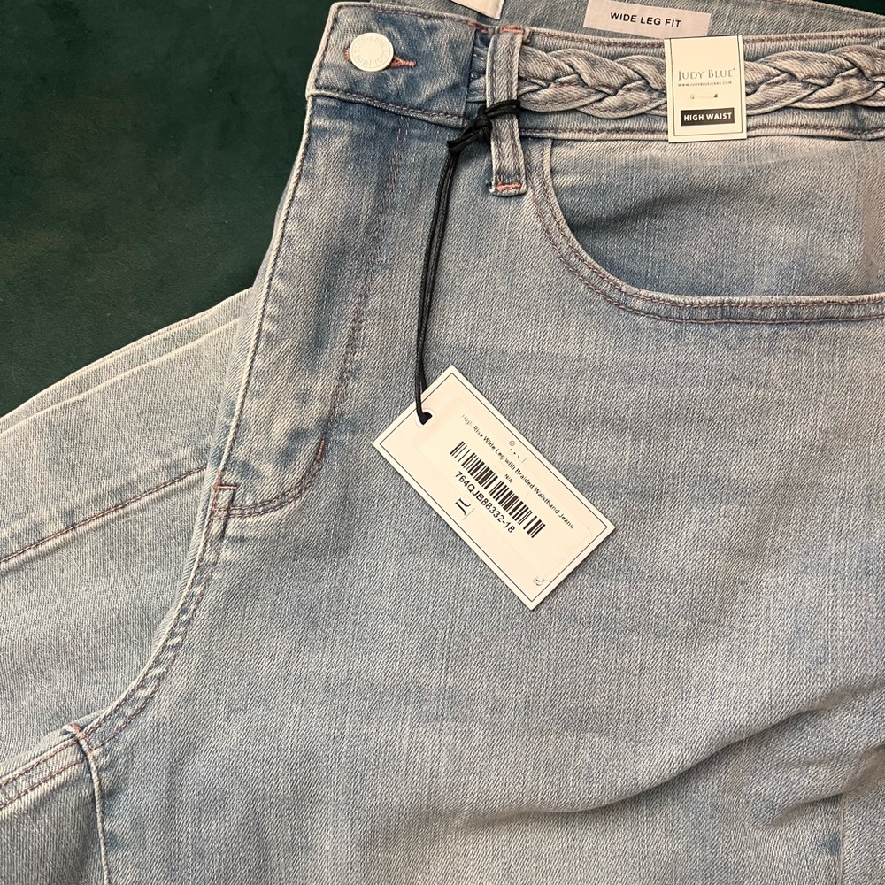 Judy Blue Light Wash Wide Leg Jeans!